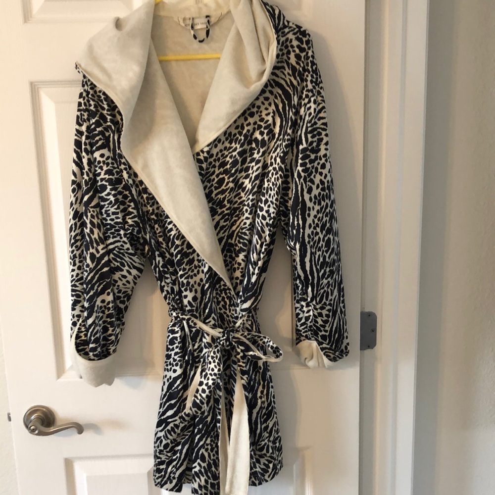 Victoria's Secret Cream and Black Robe